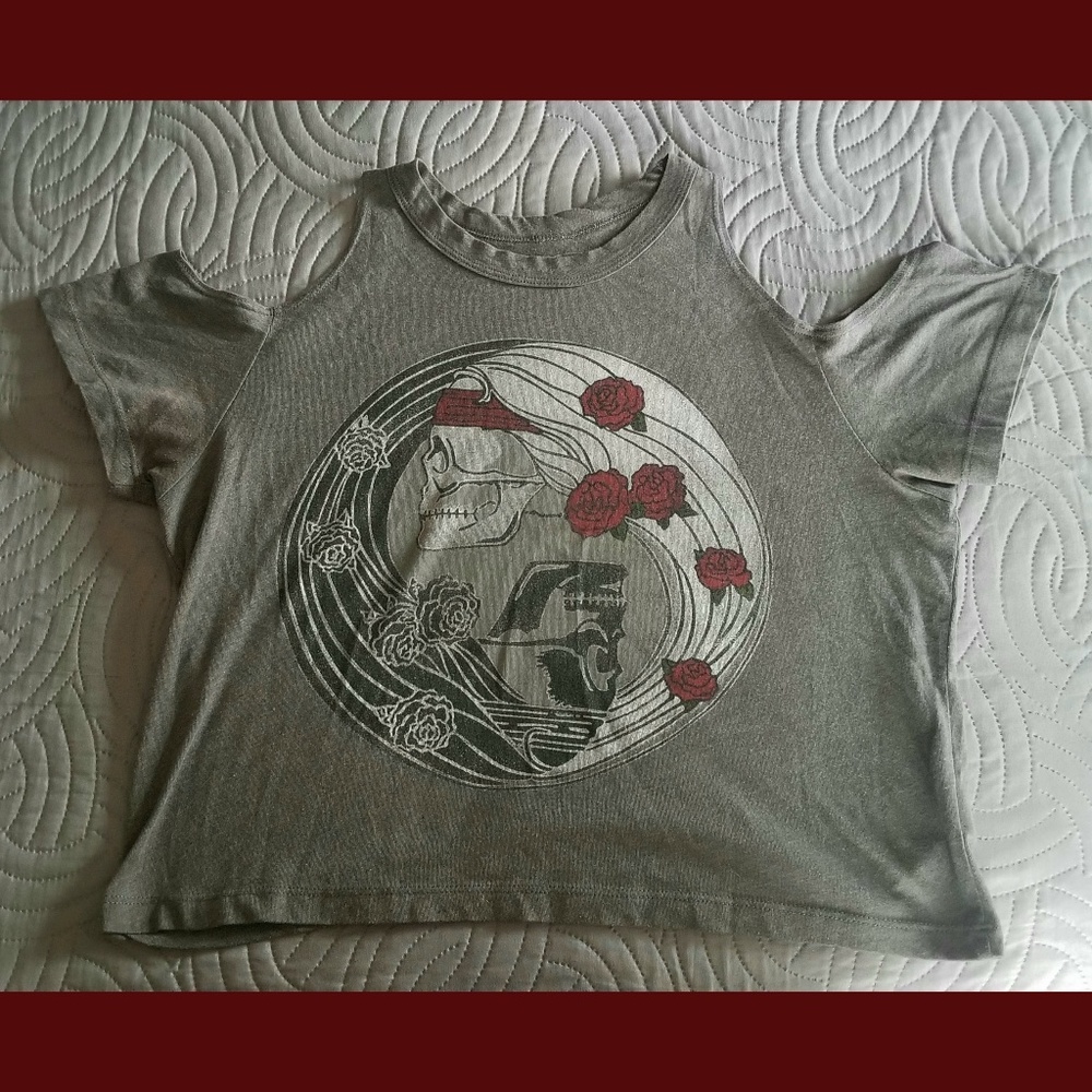 Doe cold shoulder skull T